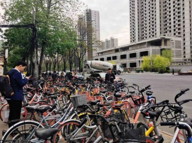 ��ס����������������Ůʿ�Q�������������ֱ��ڵ��Fվ��F(xi��n)�Ѻ���Ҋ��С�S܇�ˣ������ҵ�һ���vҲ�ǉĵ������Ӳ����T��